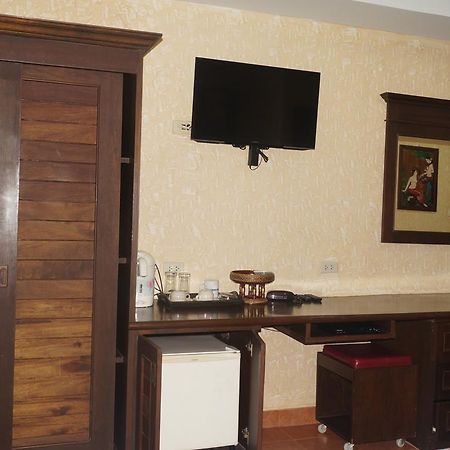 Queen Victoria Inn Pattaya Luaran gambar