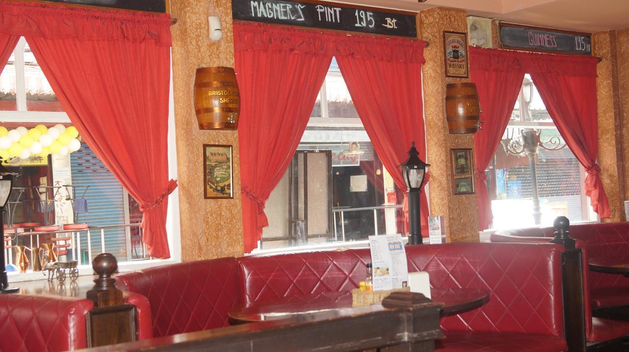 Queen Victoria Inn Pattaya Luaran gambar