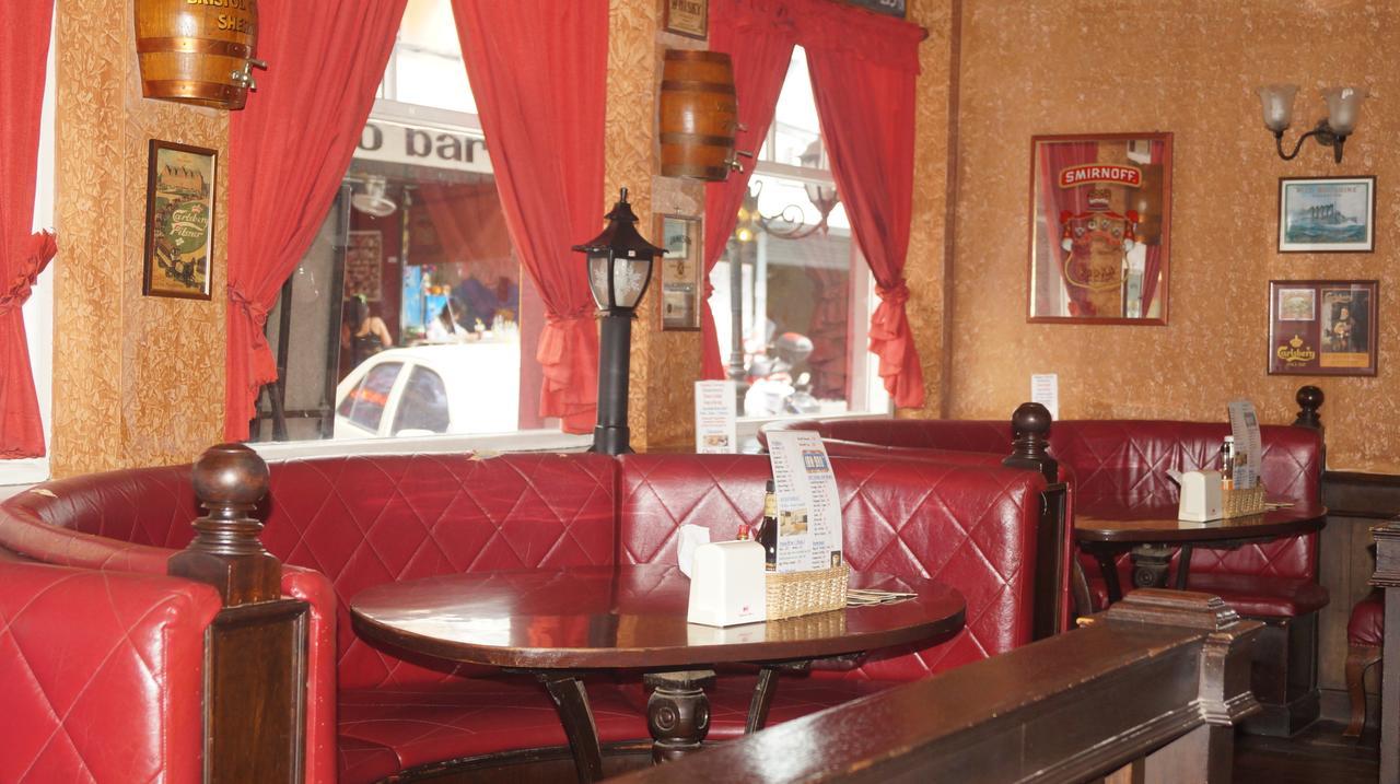 Queen Victoria Inn Pattaya Luaran gambar